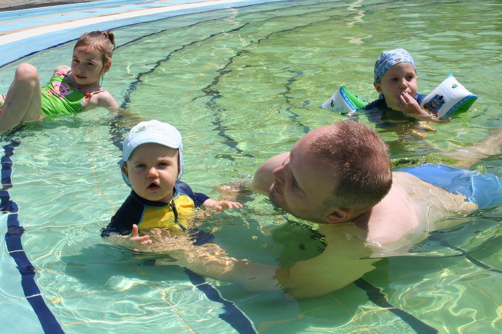 IMG_7155.JPG - Pierwsza kąpiel w ciepłym basenie