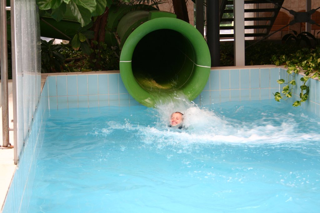 IMG_7371.JPG - A tak Wojtek robi wielką chlupę!