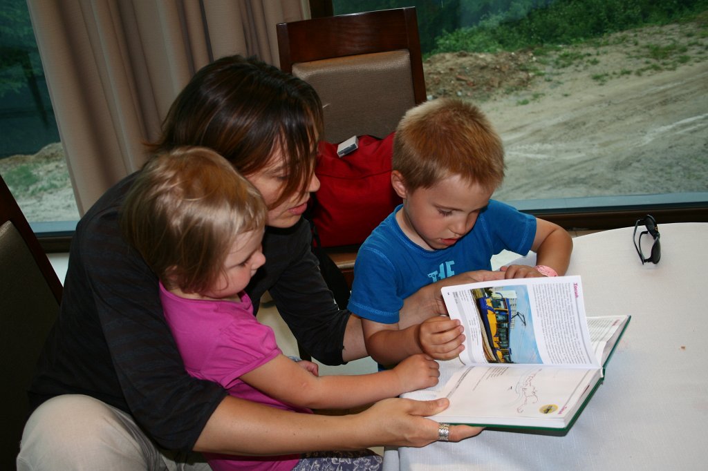 IMG_7745.JPG - Objaśniam wszystkim, jakie tramwaje jeżdżą w Łodzi :)