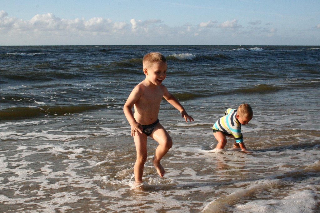 IMG_8347.JPG - Morze!!! Temperatura wody: +16, temperatura powietrza: +16 :)