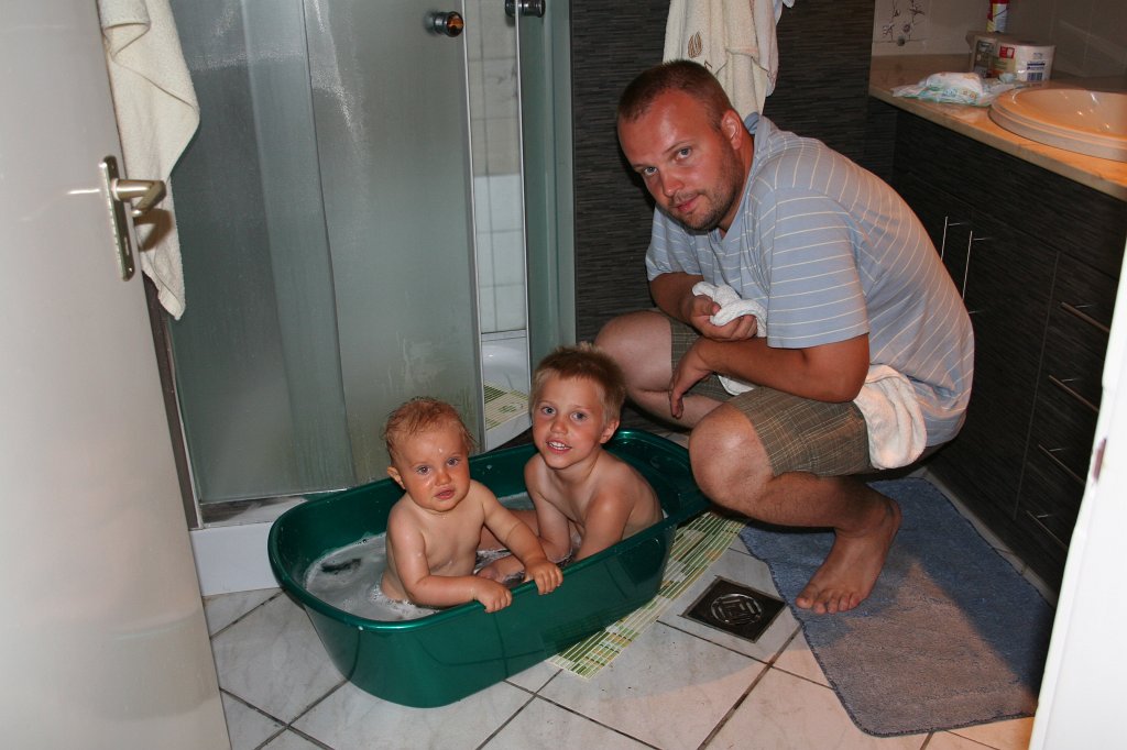 IMG_9195.JPG - "Ja chcę się wykąpać z Adasiem!!!"