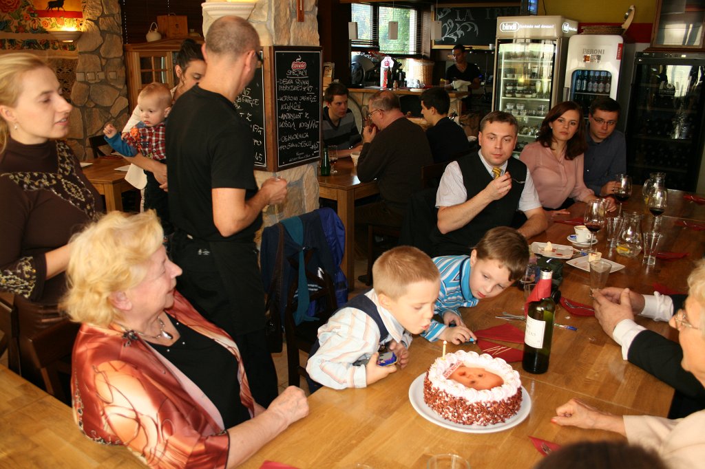 IMG_4797.JPG - Wojtek też zdmuchnie, a co!