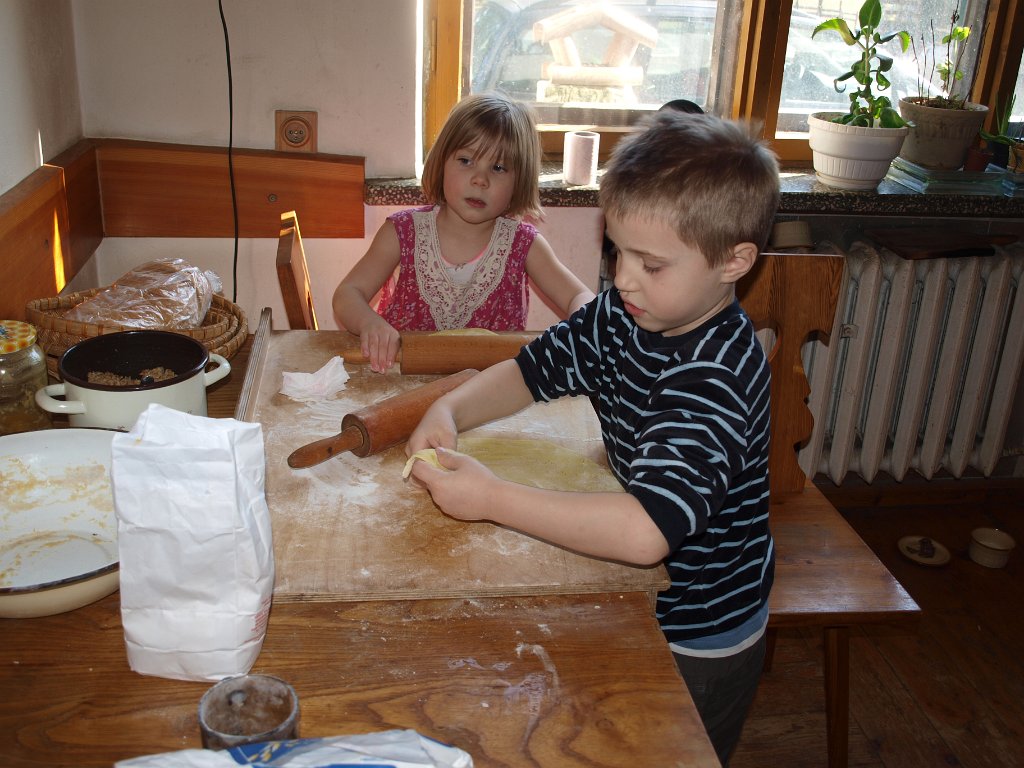 2014-03-01_P3018807.jpg - A tu lepią pierogi