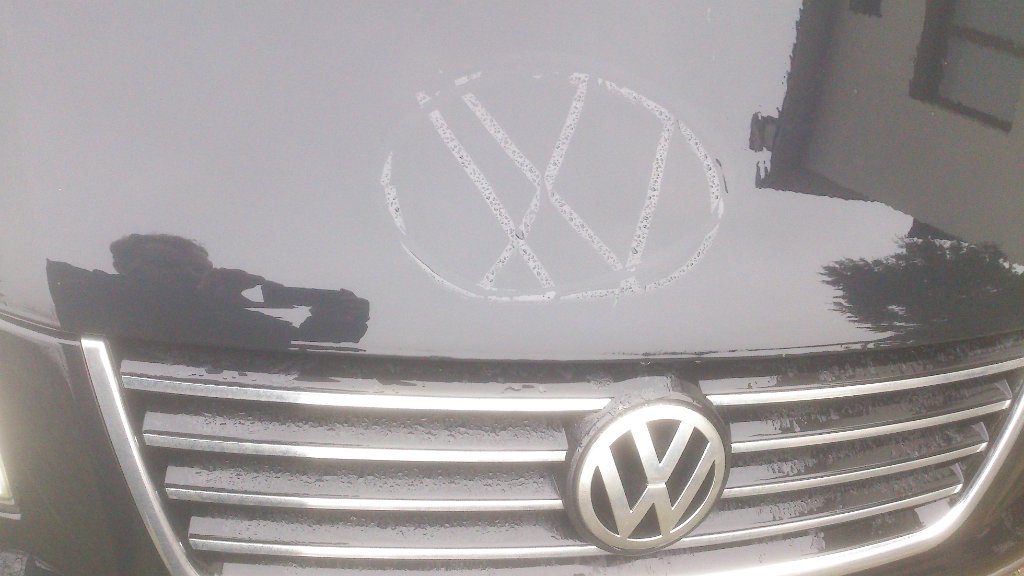 DSC_0488.jpg - Wojtek narysował znaczek - palcem na brudzie :)