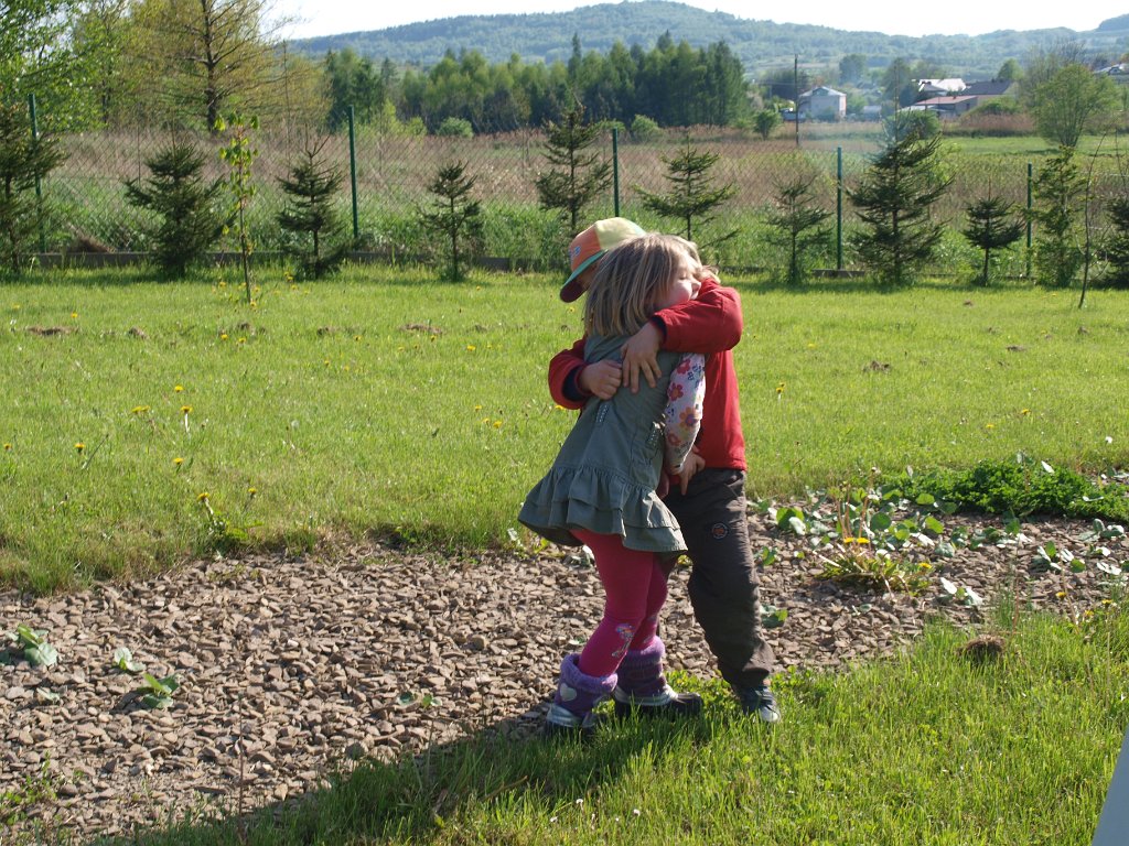 2014-05-04_P5049110.JPG - Uściski na pożegnanie