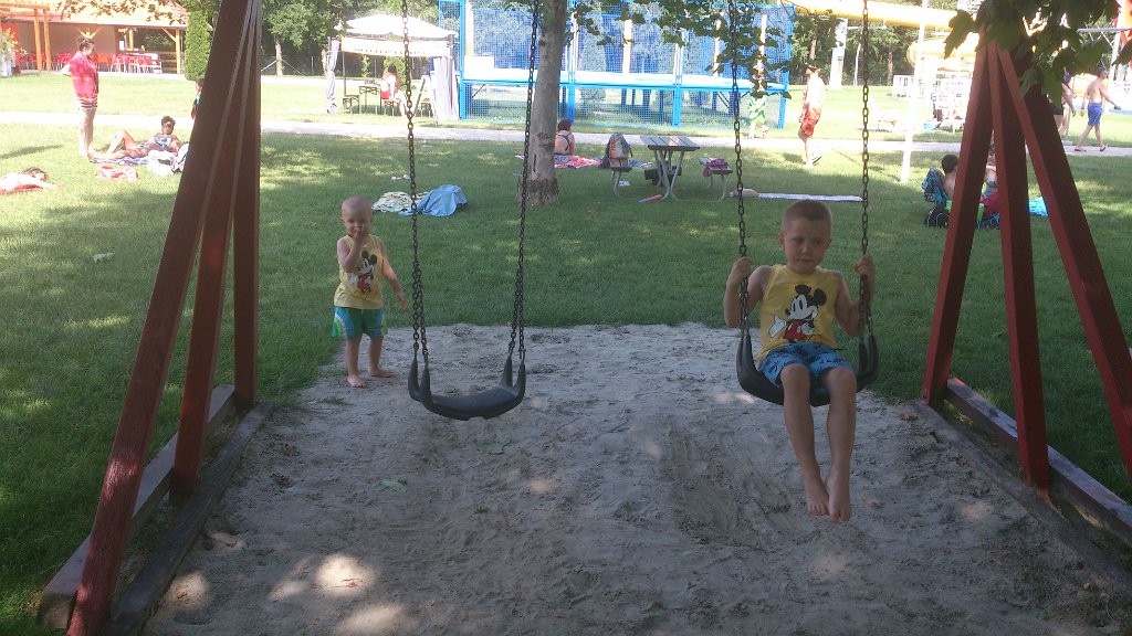 2014-06-19_16-39_DSC_0964.jpg - Po wymoczeniu się - huśtanie