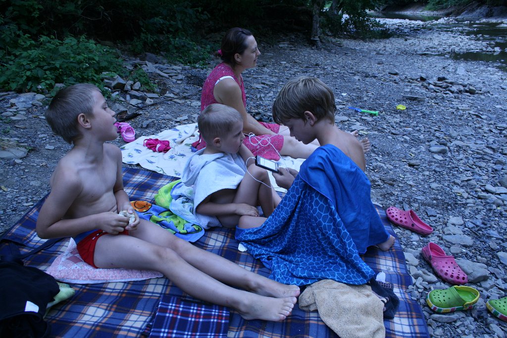 IMG_5318.JPG - Wygrzewamy się . . . w cieniu?