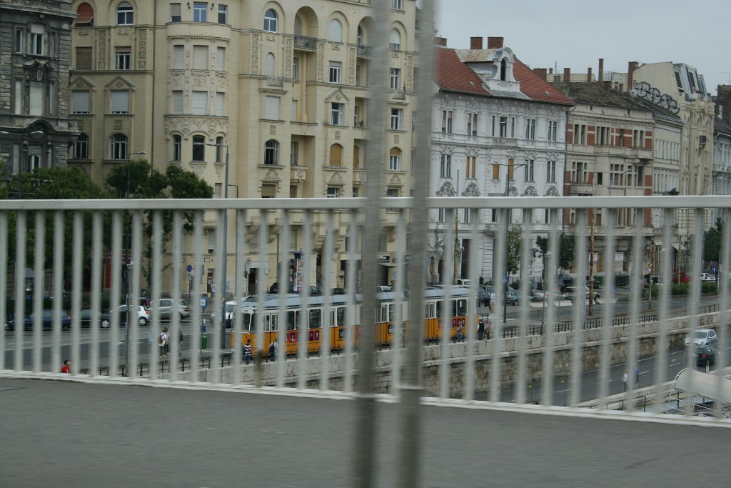 IMG_4982.JPG - Tramwaj w Budapeszcie ("Mama! Koniecznie zrób mu zdjęcie, proszę, proszę, proszę!")