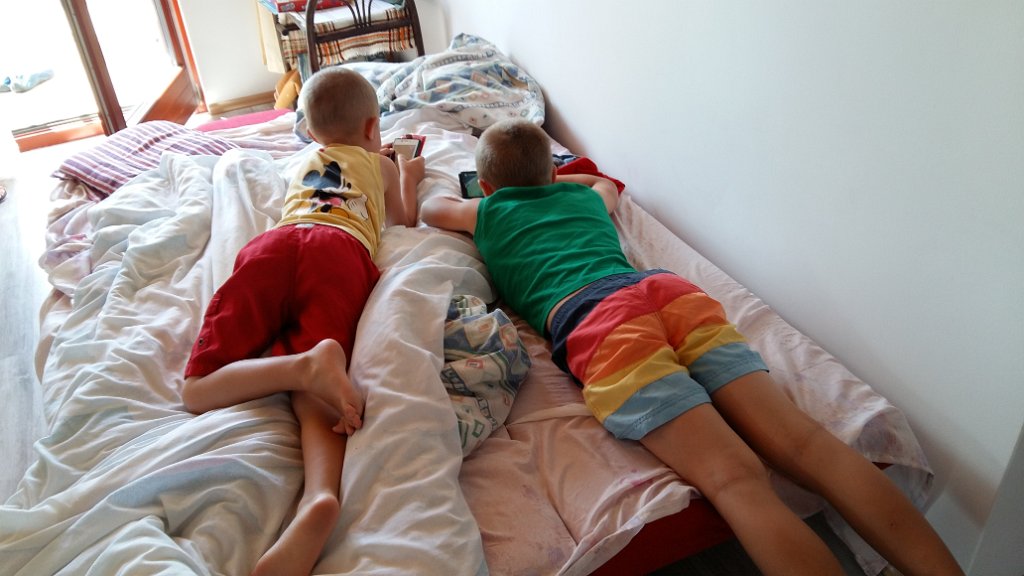 20160720_110428.jpg - A jak się nudzimy, to...