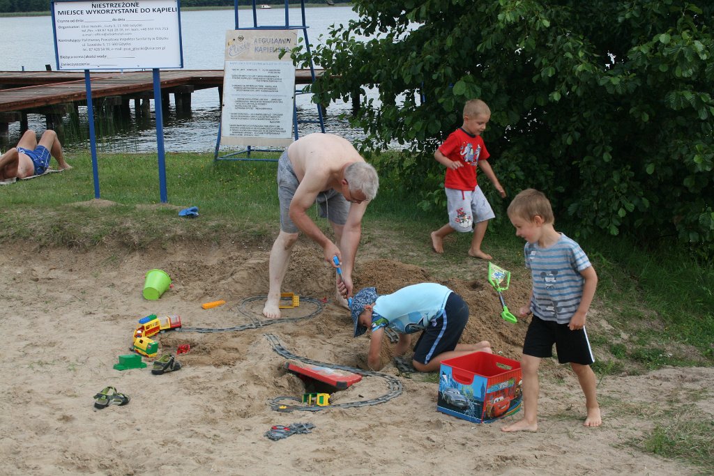 IMG_0342.JPG - Dziadek też się dobrze bawi!