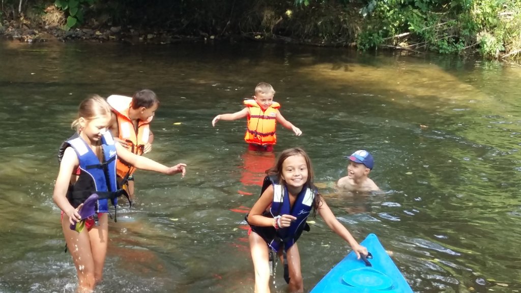 20160904_140324.jpg - Dobra zabawa w rzece